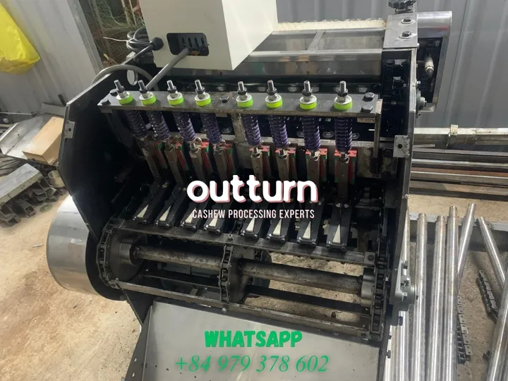 8-head cutting mechanism, close-up